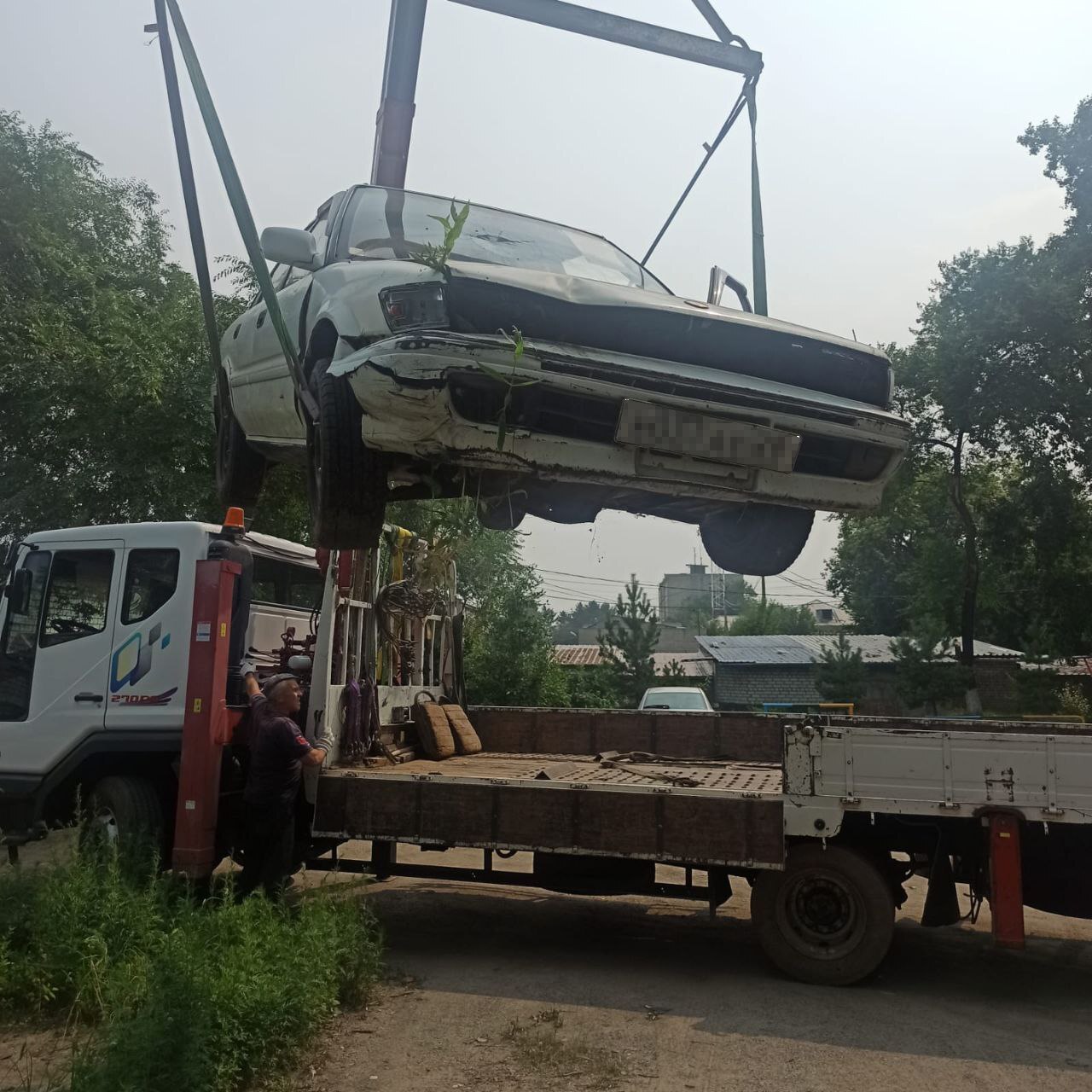 К вывозу автохлама с благовещенских улиц активно подключились горожане К вывозу автохлама с благовещенских улиц активно подключились горожане