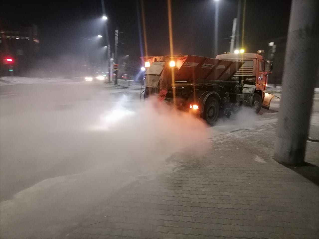 Подход к лицею и "зебры" на Мухина стали безопаснее в Благовещенске за ночь Подход к лицею и "зебры" на Мухина стали безопаснее в Благовещенске за ночь