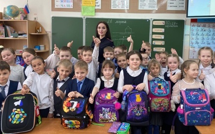 Благовещенские первоклашки сделали своими руками светоотражатели 