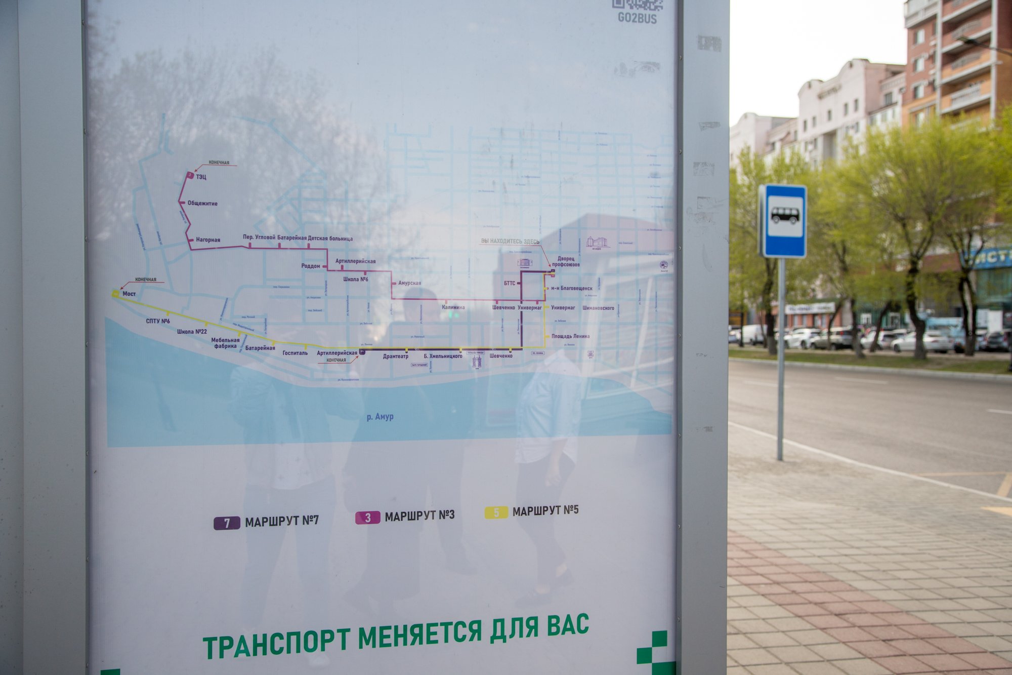 автобус должен останавливаться на каждой остановке