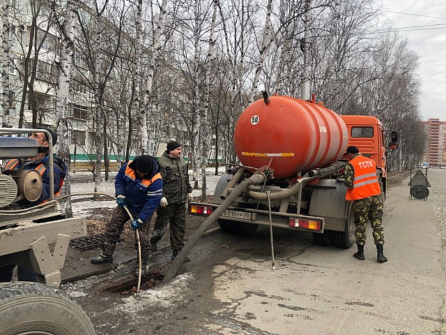 Более двух тысяч дождеприемных колодцев расконсервируют после зимы в Благовещенске