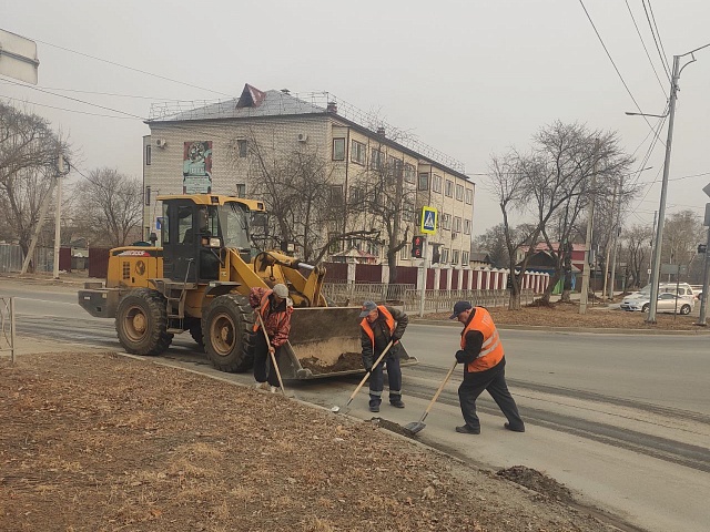 В Плодопитомнике профилируют гравийные дороги