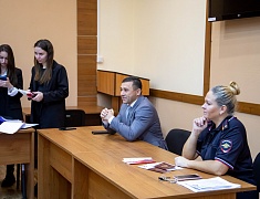 Городские школьники получили первые паспорта из рук мэра Олега Имамеева