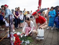 Больше 100 благовещенцев почтили память детей-жертв войны в Донбассе