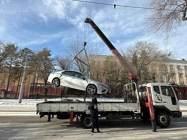 Работа эвакуатора в Благовещенске: паркуйтесь правильно, чтобы ваш автомобиль не забрали на штрафстоянку 